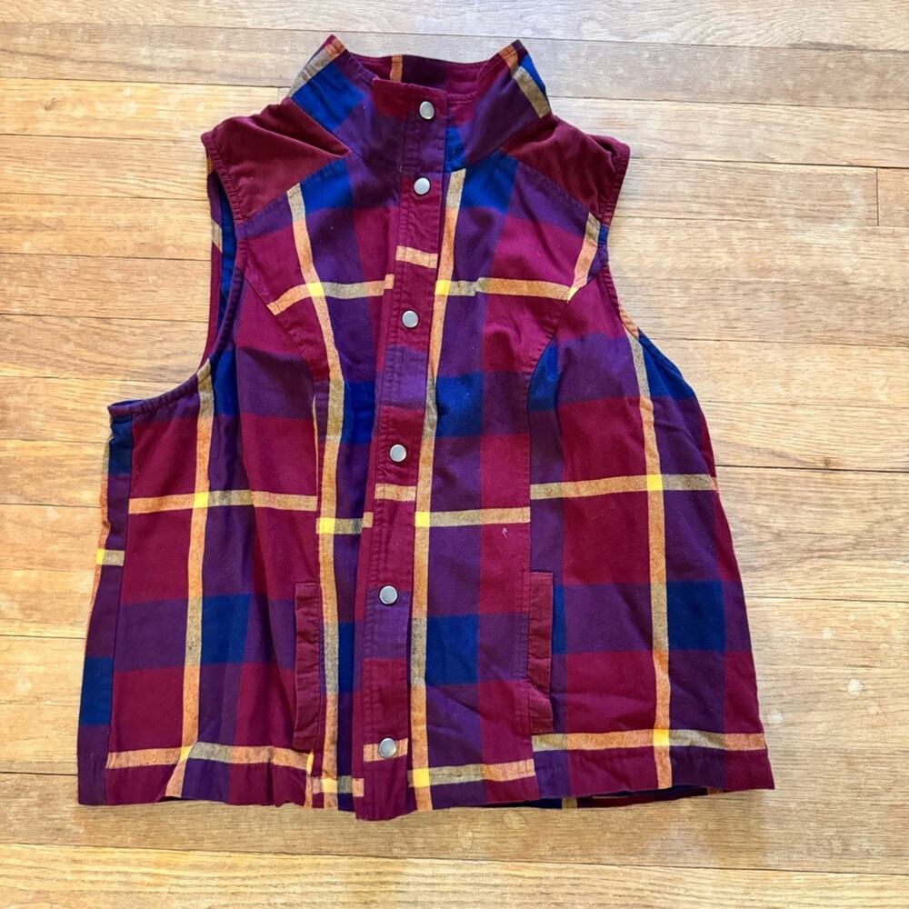 CJ Banks purple gold button front fleece vest size XL
b34